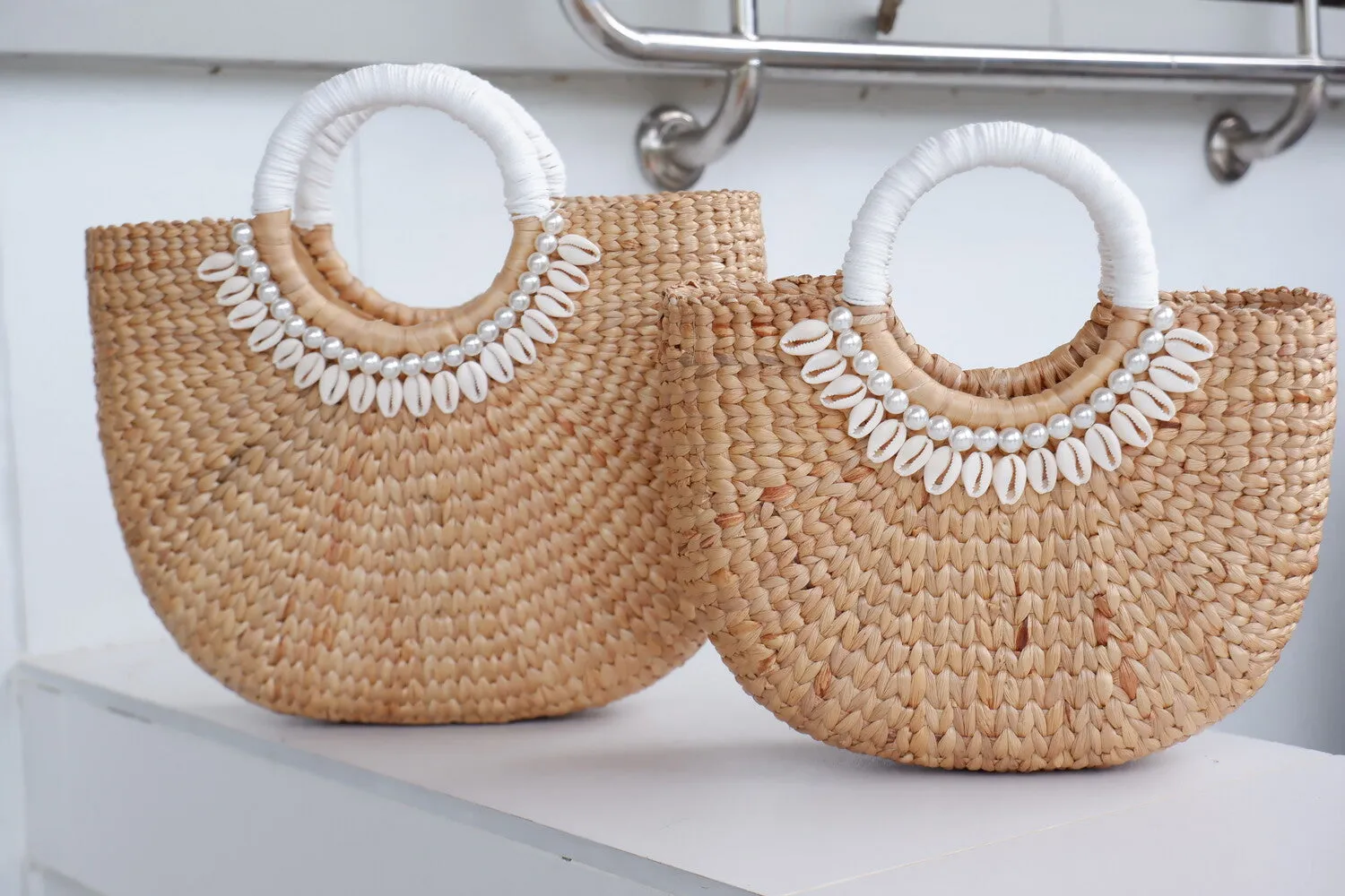 MULTIPLE size seagrass Tote Bag with shell