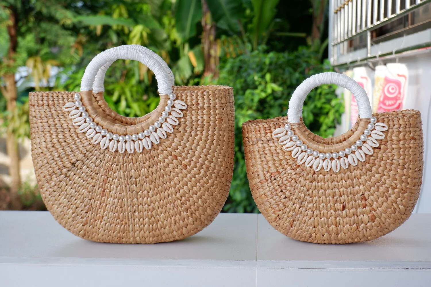 MULTIPLE size seagrass Tote Bag with shell