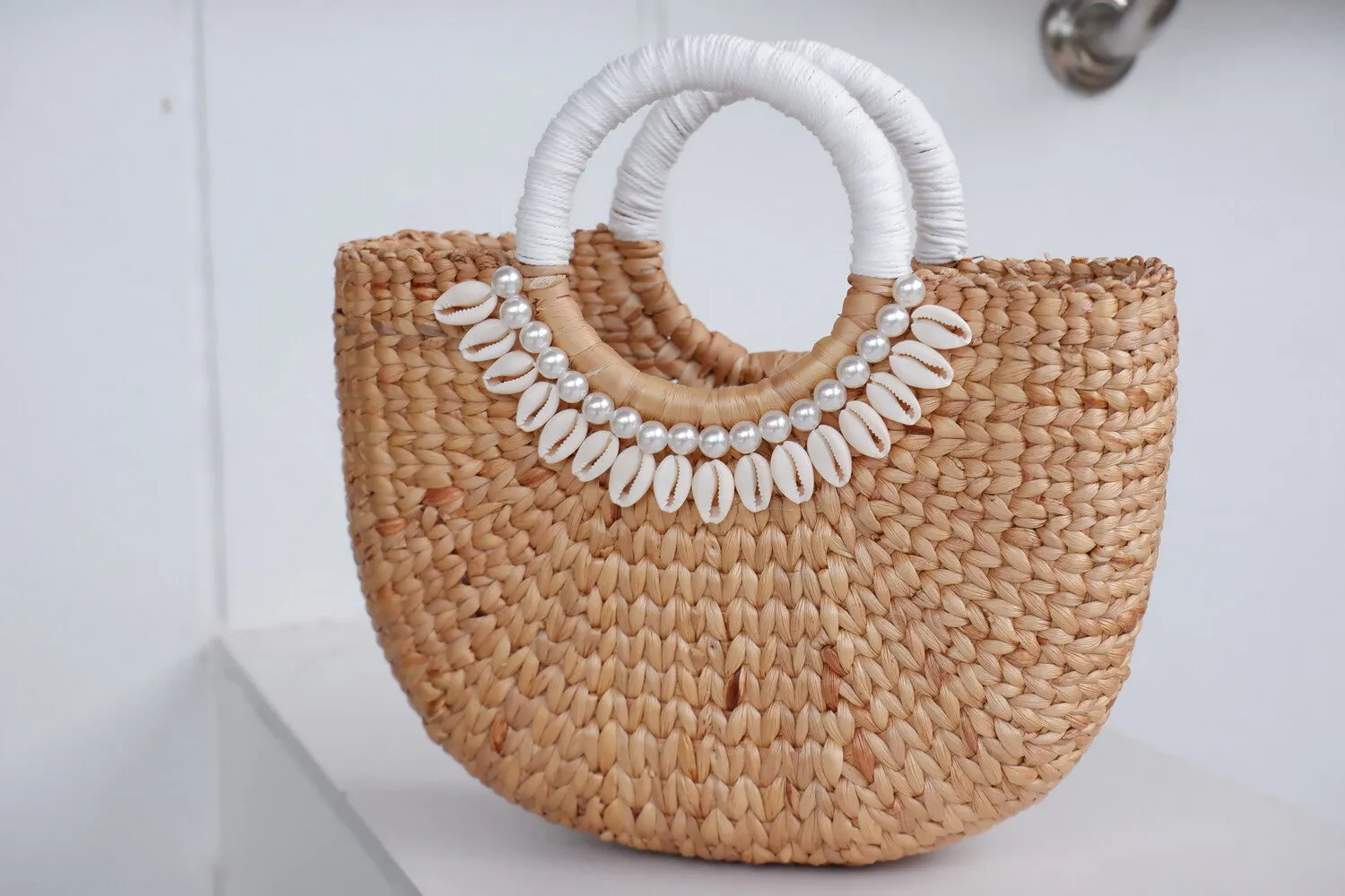 MULTIPLE size seagrass Tote Bag with shell