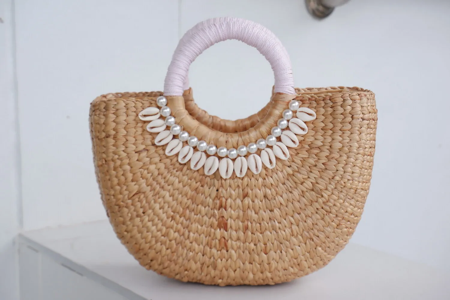 MULTIPLE size seagrass Tote Bag with shell