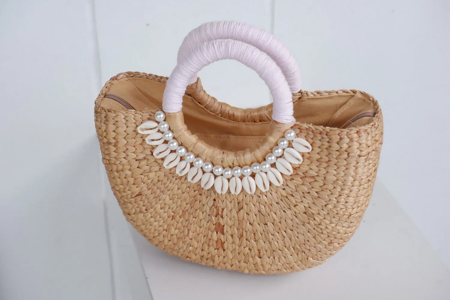 MULTIPLE size seagrass Tote Bag with shell