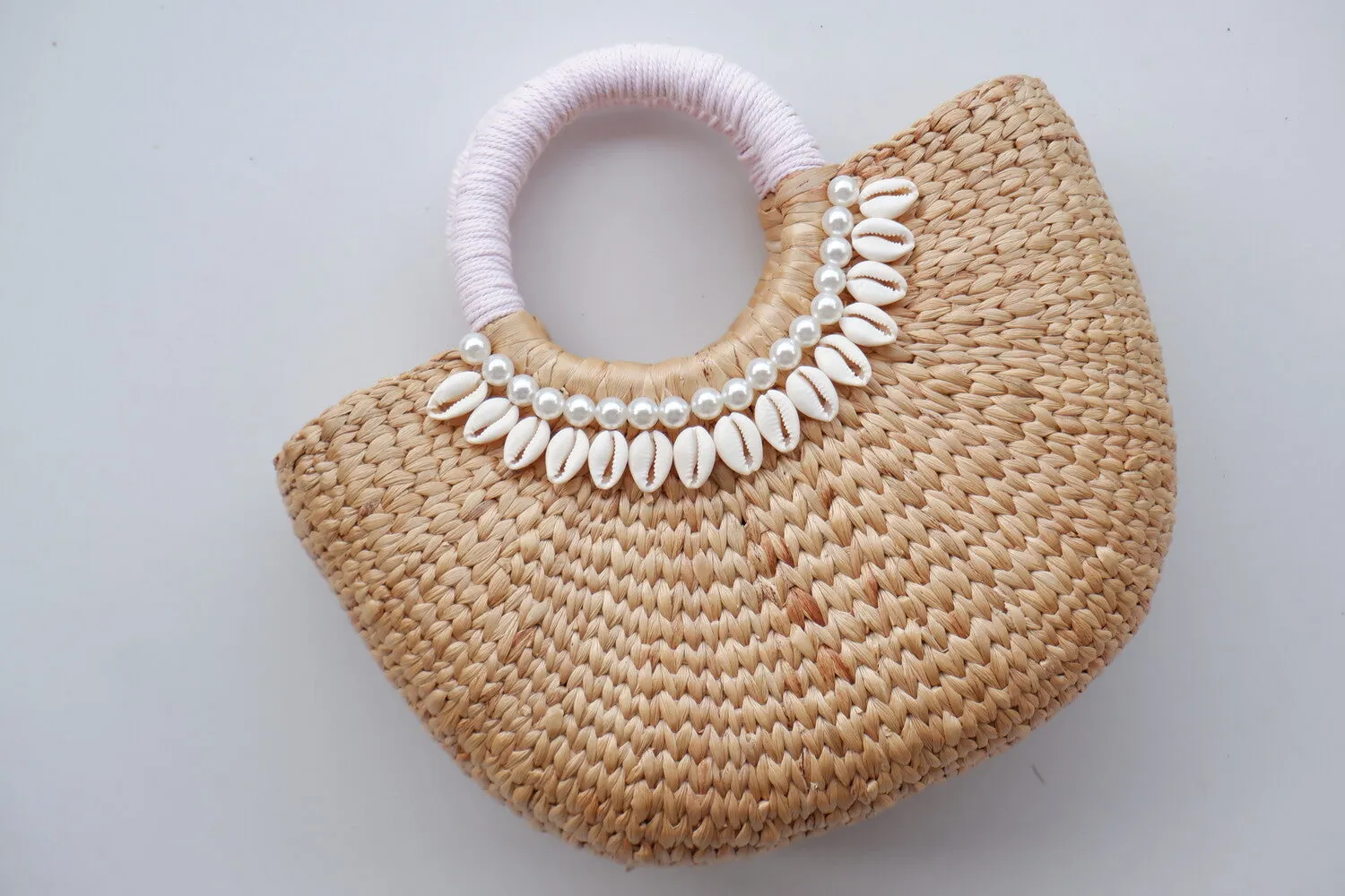 MULTIPLE size seagrass Tote Bag with shell