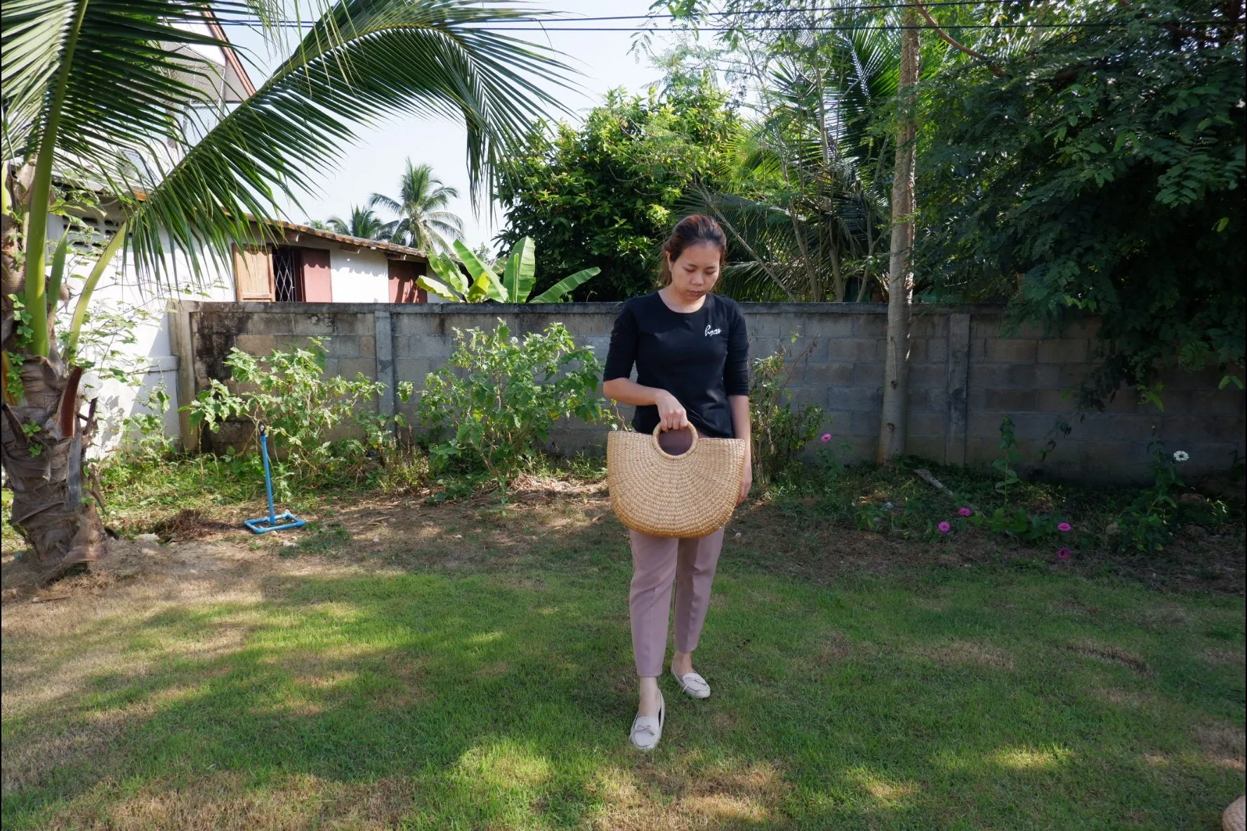 MULTIPLE size seagrass Tote Bag with shell