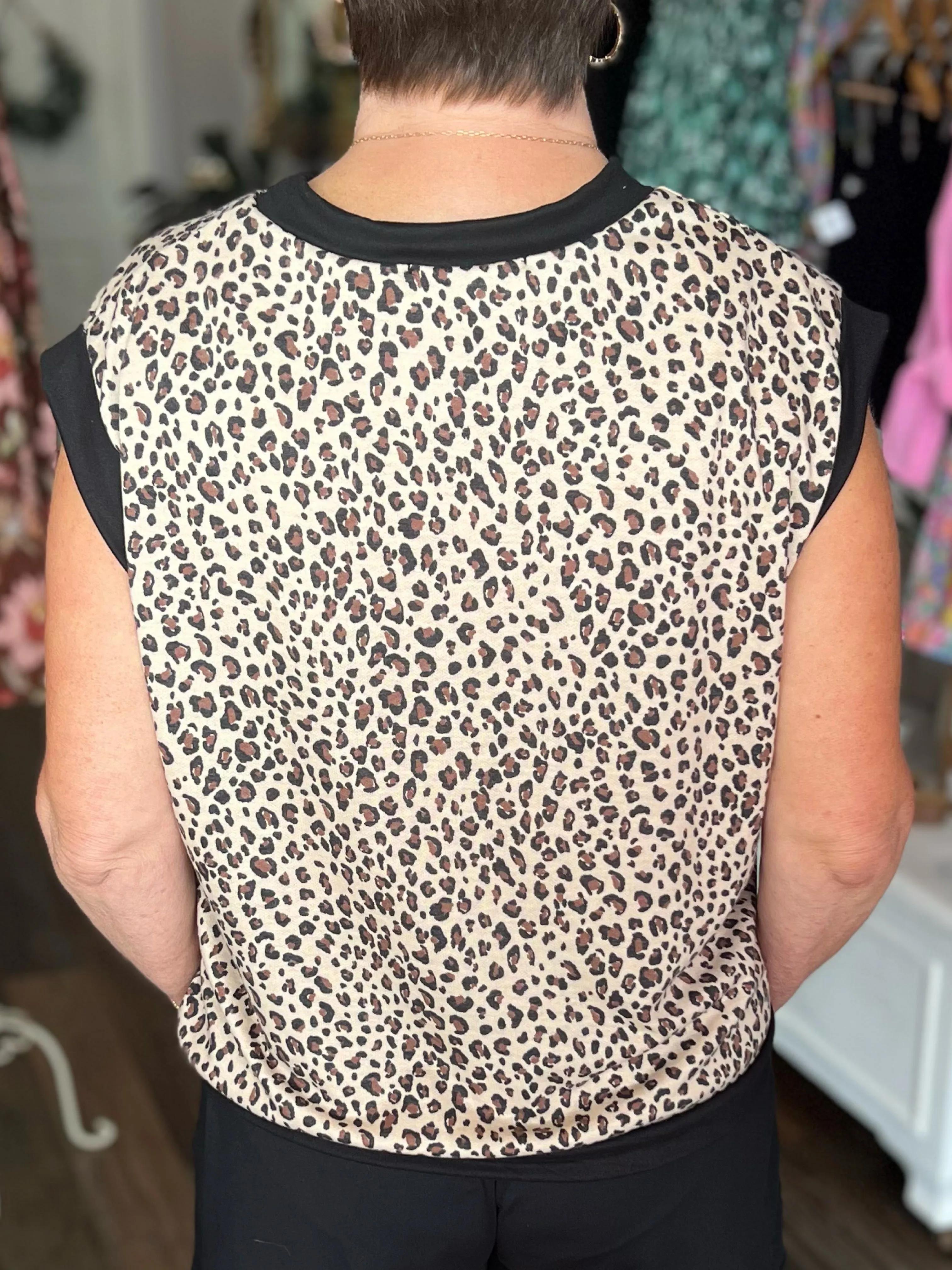 The Cassie Banded Sleeve Top in Leopard Print